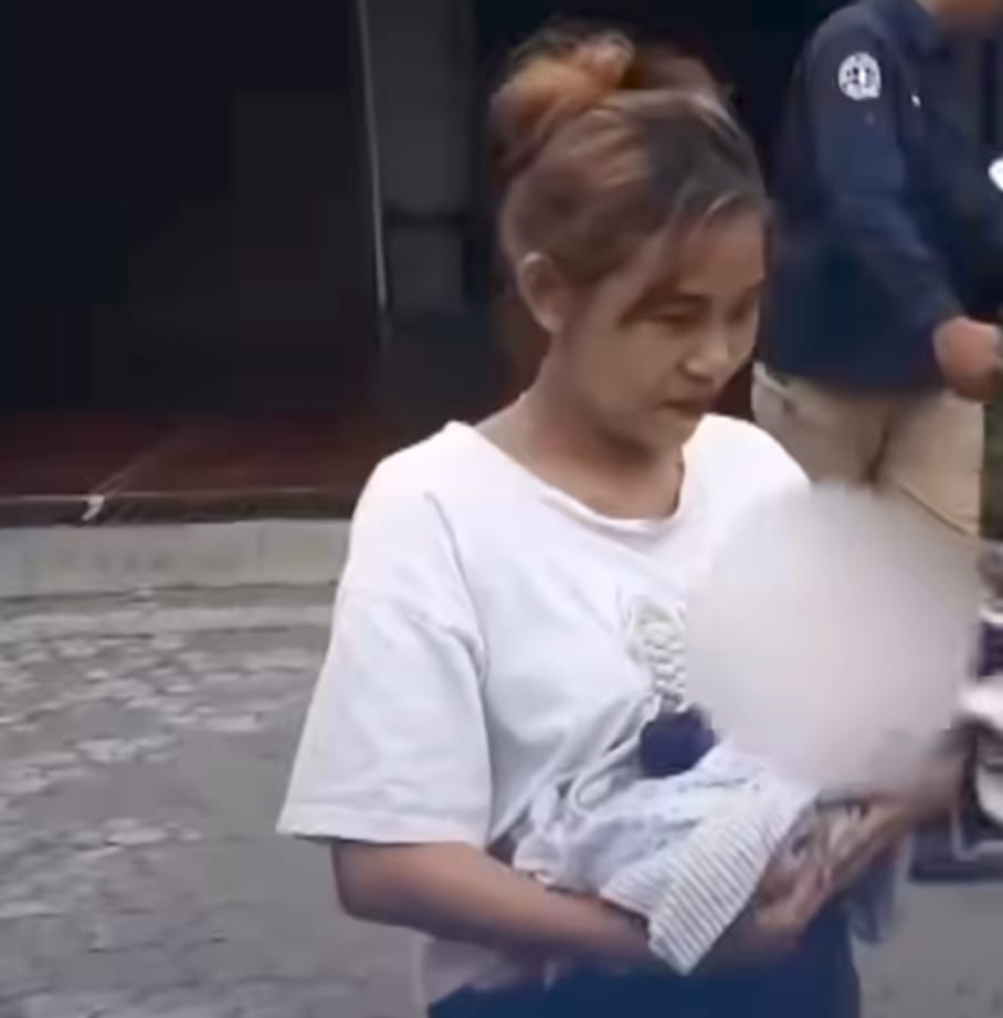 Dramatis! Polisi Selamatkan Bayi 5 Hari yang Terjebak 8 Jam di Kemacetan Pelabuhan Gilimanuk!