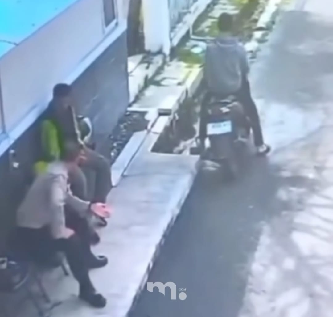 Terlalu Berani, Maling Motor Melakukan Aksinya di Depan Polisi dan Pemilik Motor Langsung