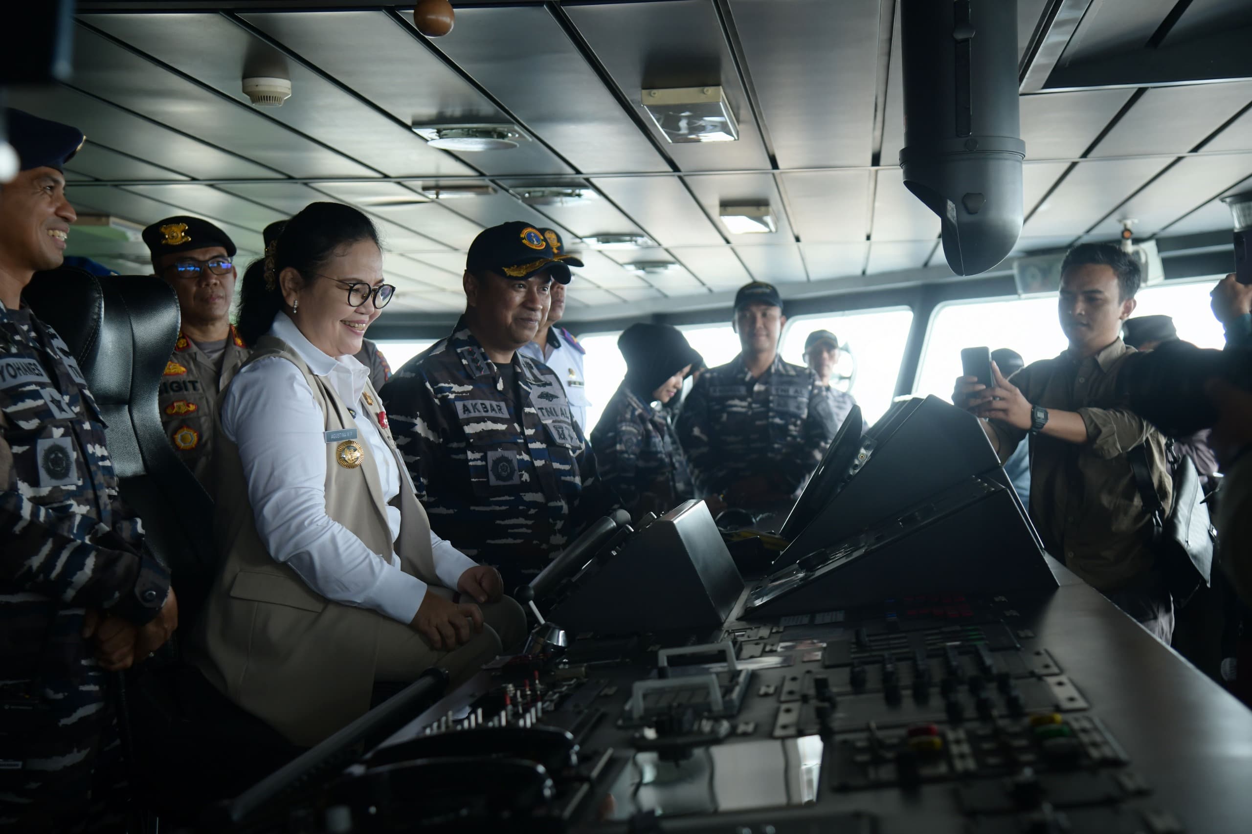 TNI AL Antar Pemudik Kembali ke Jakarta Gunakan Kapal Perang, Walikota Semarang Ucapkan Terimakasih