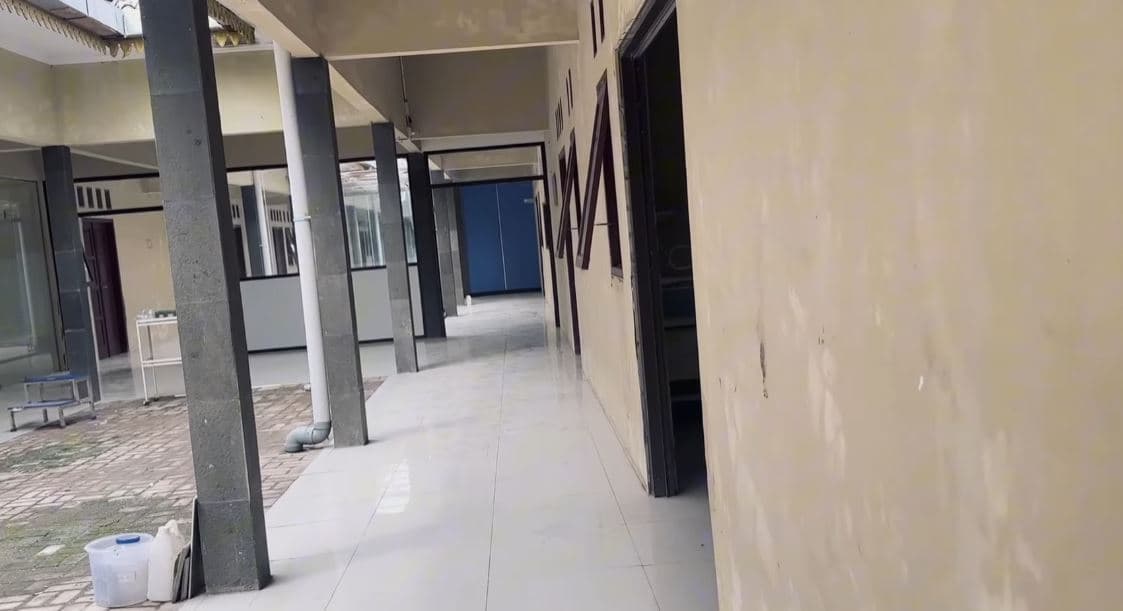 Gosip Horor dan Angker Bekas Rumah Sakit Indramayu 8 Tahun Kosong! Pocong Nongol di Plafon! Setan Mesum? Warga Pun Tak Berani Masuk!
