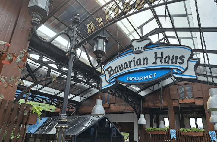 Ada 3 Pilihan Tempat Makan Keluarga di Area Wisata Puncak Bogor, Makan Ditemani Pemandangan yang Oke