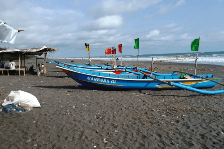 Jelajah Wisata Jateng: Menilik Pesona Pantai Laguna Lembupurwo di Kabupaten Kebumen