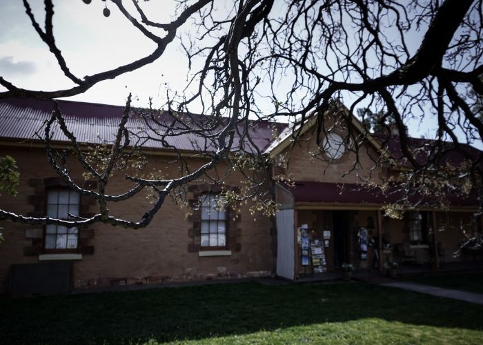 JANGAN BERANI SENDIRIAN! Melrose Heritage Museum, Tempat Bersejarah di Australia Ini Simpan Suara-Suara Aneh dari... SEL BEKAS TAHANAN?!