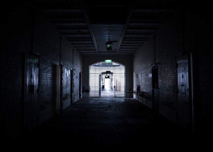 Tempat Angker di Australia, Gladstone Gaol: Penjara Terbengkalai Ini Menyimpan Kisah Mengerikan! Lebih dari Sekadar Tembok Tua!