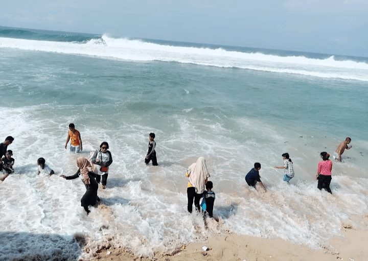 Nikmati Wisata Pantai Laguna Lembupurwo di Kabupaten Kebumen, Cocok Buat Piknik Keluarga