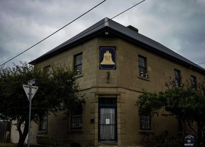 BIKIN PENASARAN! Hotel Bersejarah di Tasmania Ini Dihantui Arwah Wanita Misterius yang Suka Godain Tamu! Berani Menginap di Kamar 4?