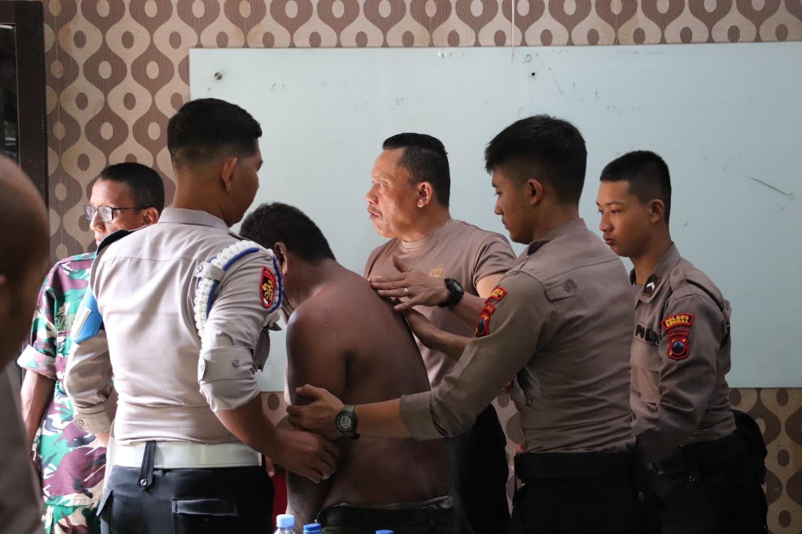 Pria yang Menabrak Polisi di Kendal Ternyata Pecatan TNI Sejak 2018