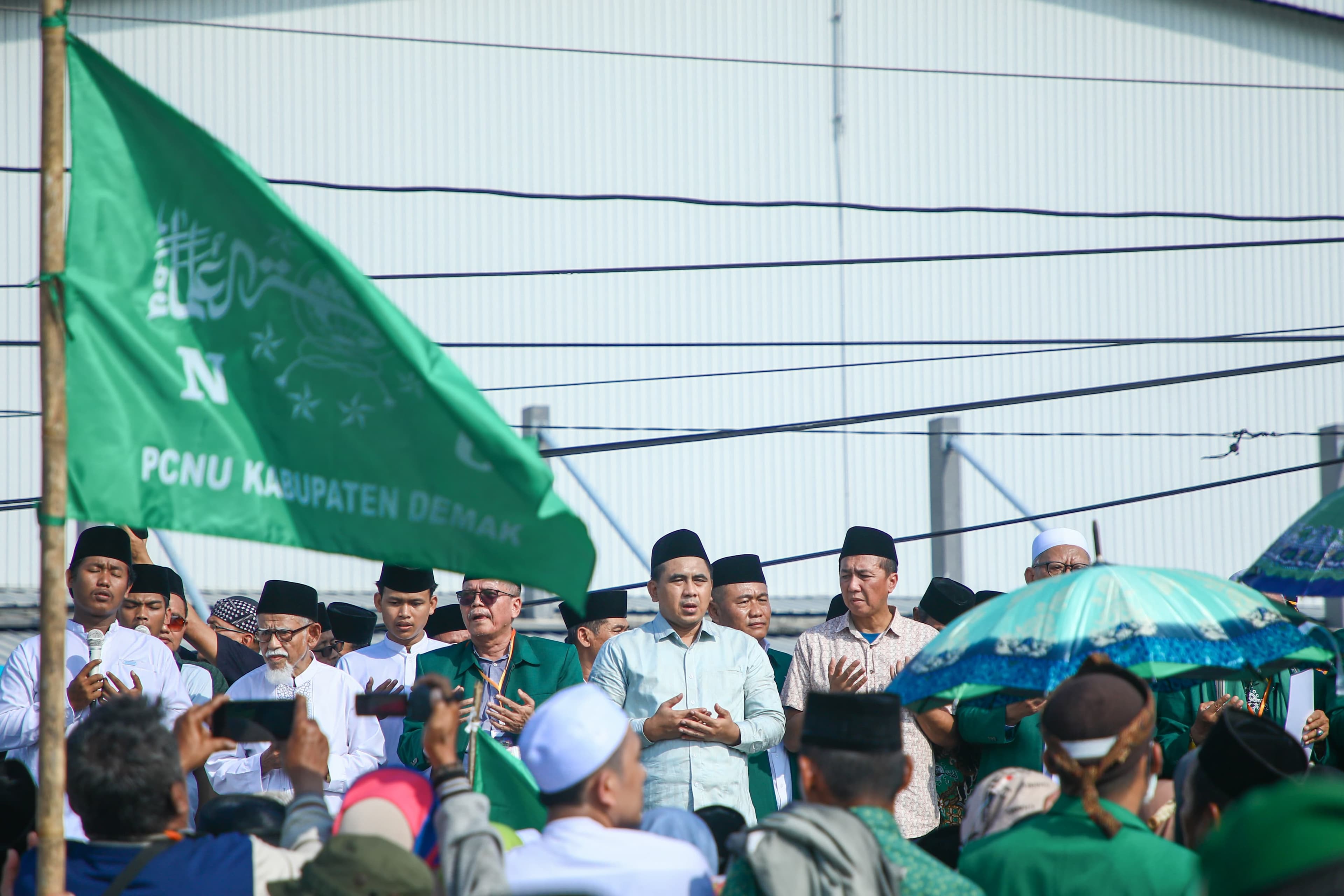 Istighosah Bersama Warga, Taj Yasin Ungkap Akan Ada Penambahan Pembangunan Giant Sea Wall Sepanjang 20 KM