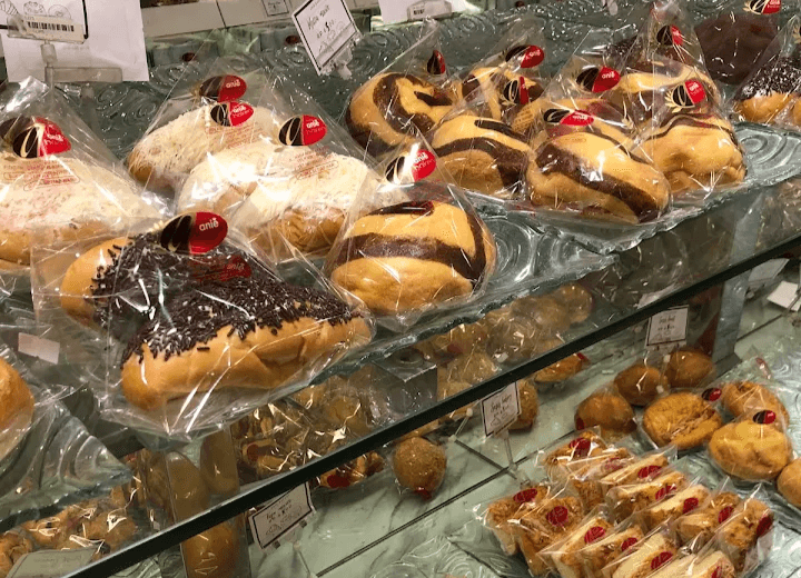 Tak Perlu Repot Kalau Mau Cari Aneka Roti Enak, Cek Saja 4 Toko Roti yang Sudah Melegenda di Kota Semarang Berikut Ini