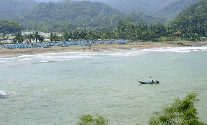 Berwisata di Pantai Menganti Kebumen, Banyak Aktivitas Seru yang Bisa Anda Lakukan