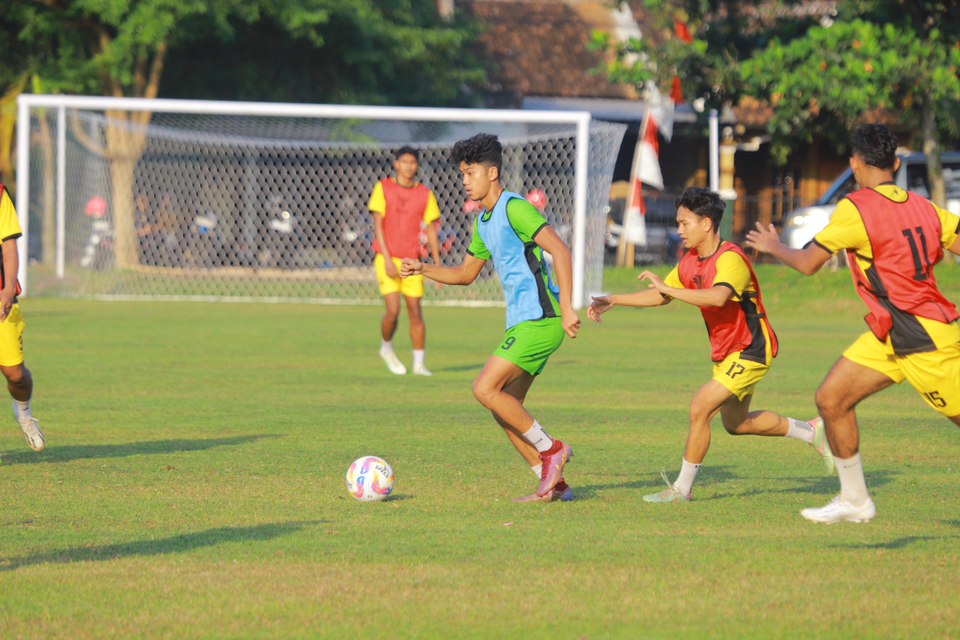 PSIS Semarang Tancap Gas Liga 2 2025/26: Darrel Valentino Langsung Nyaman, Rizky Darmawan Siap Tempur!