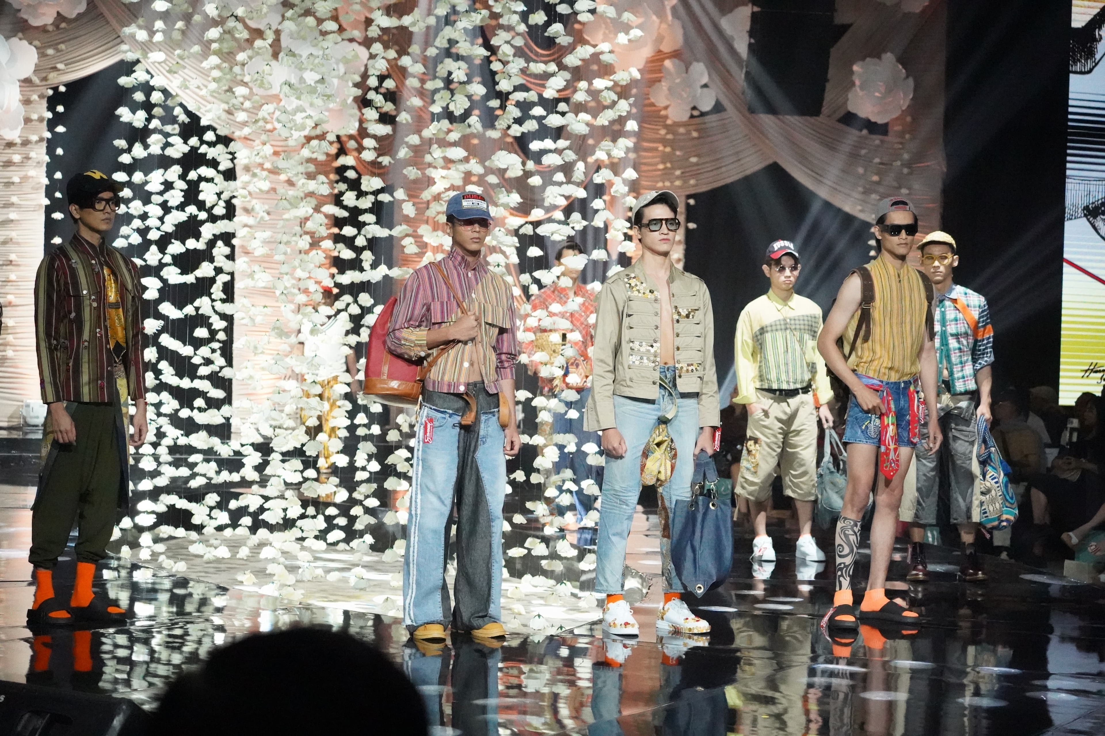 Suguhkan Karya Fashion "Gelap dan Tak Beraturan", Samuel Wattimena Gelorakan Perlawanan Kultur Di Era Post Truth