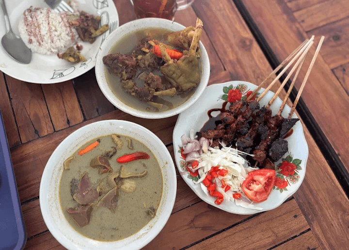 5 Pilihan Warung Makan Tengkleng yang Berada di Kota Solo, Mantep Tenan Bolo! Cobain Kalau Mampir Kesini