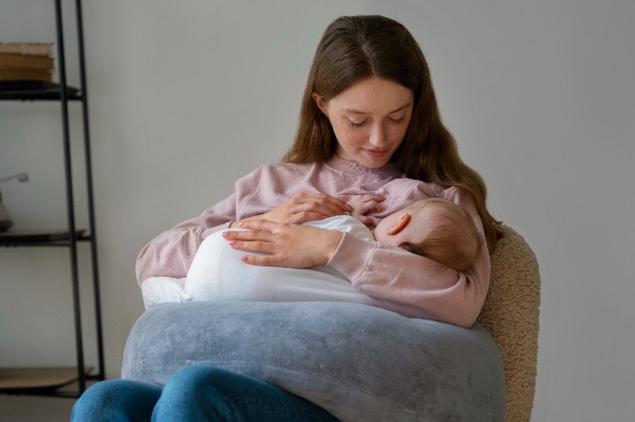 JANGAN KAGET! Ini Hasil Penelitian Mencengangkan, Satu dari Tiga Orang Indonesia Tidak Nyaman Melihat Ibu Menyusui di Tempat Umum!