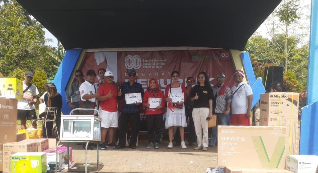 Warga RW 08 Ungaran Barat Gelar Jalan Sehat Sambut HUT RI ke-80, Bikin Heboh Sampai Ada yang Tampil Gaya 70-an!