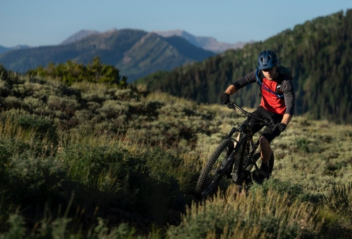GAK CUMA GOWES! Ini Panduan Lengkap Mountain Biking Buat Pemula, Biar Aman dan Gak Takut Jatuh!