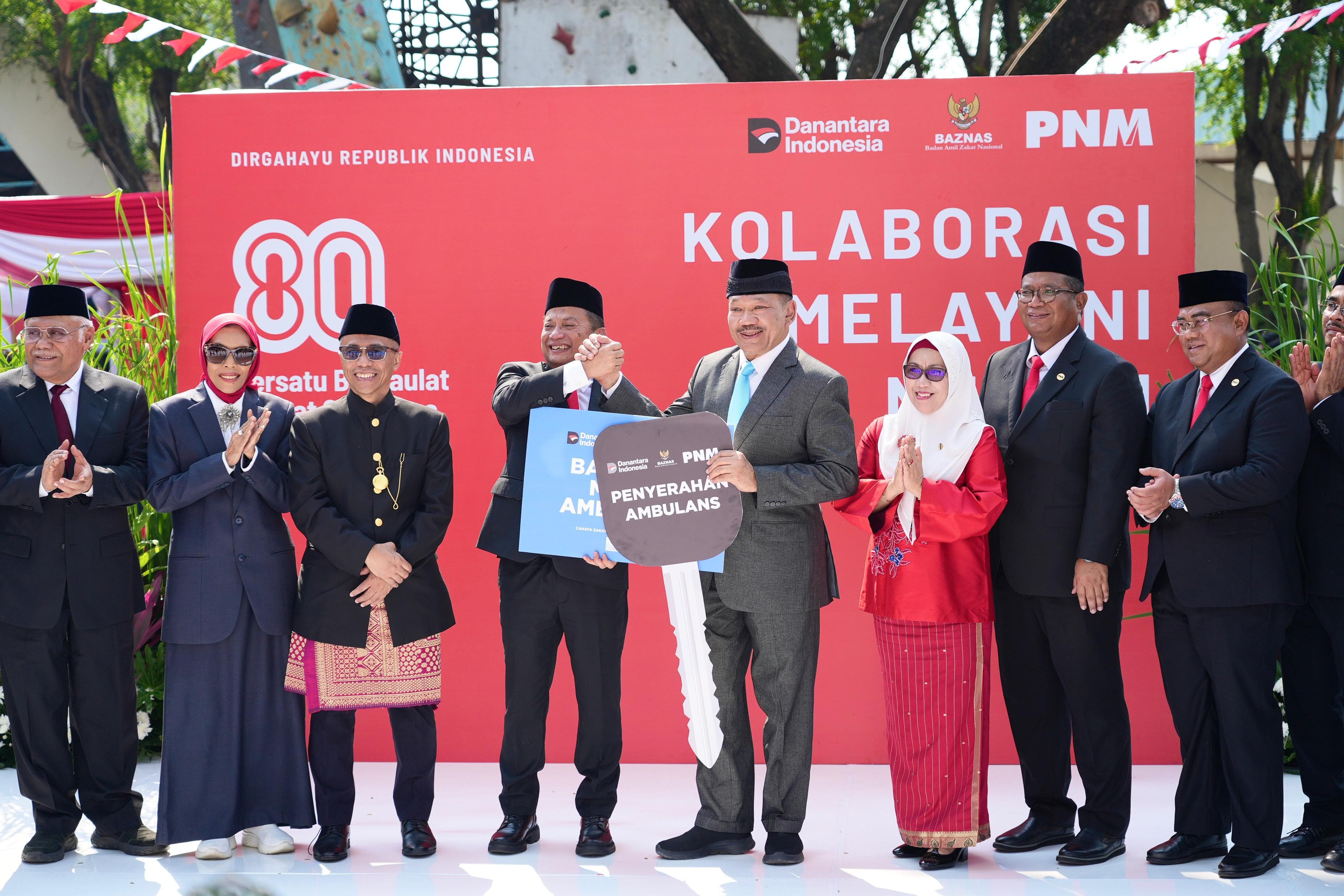 Sambut Hari Kemerdekaan, PNM dan BAZNAS Salurkan 6 Ambulans Gratis untuk Masyarakat