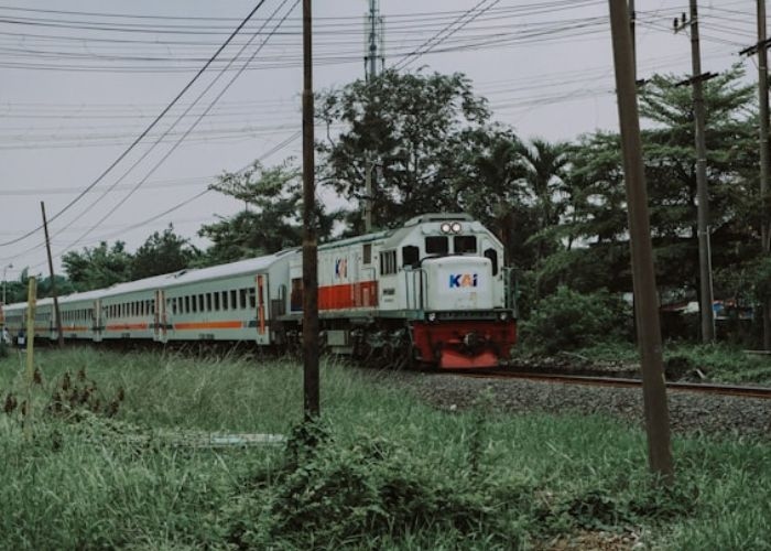 Bikin Merinding! Kado HUT RI ke 80, KAI Bikin Heboh Warga Madiun, Perjalanan ke Solo Jadi Super Kilat! Berikut Jadwal Lengkapnya!