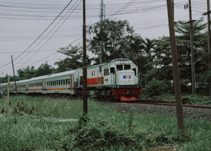 Bikin Merinding! Kado HUT RI ke 80, KAI Bikin Heboh Warga Madiun, Perjalanan ke Solo Jadi Super Kilat! Berikut Jadwal Lengkapnya!