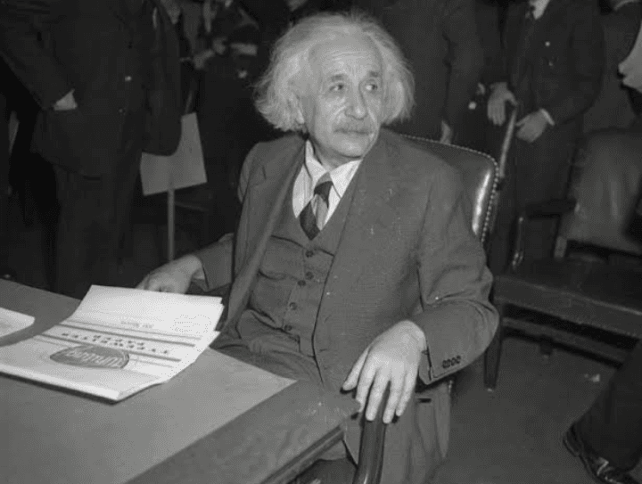 Punya IQ 160, Albert Einstein Masuk Dalam Jajaran 7 Orang Paling Cerdas di Dunia