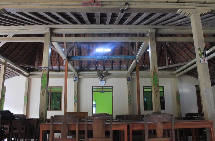 Balai Desa Ponjong Ini Ternyata Berdiri di Atas Tanah Sultan Ground dan Usianya Lebih dari 50 Tahun!