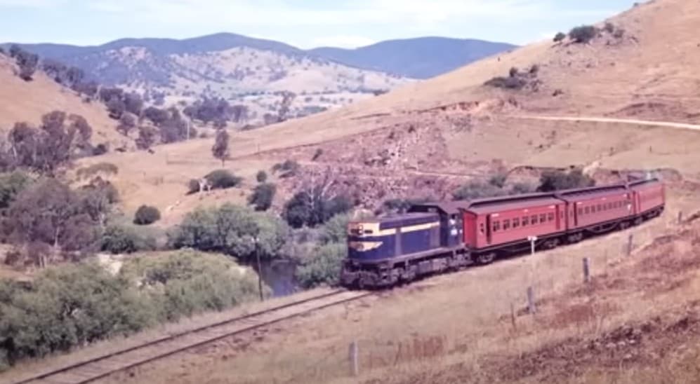 Tragedi Maut yang Terlupakan: Detik-Detik Kereta Hancur Ditimpa Jembatan Beton, Puluhan Nyawa Melayang!