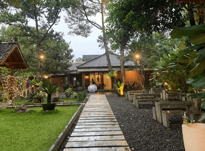 Jelajah Kuliner Lokal: DBagong Magelang, Bisa Makan Enak di Tempat yang Instagramable