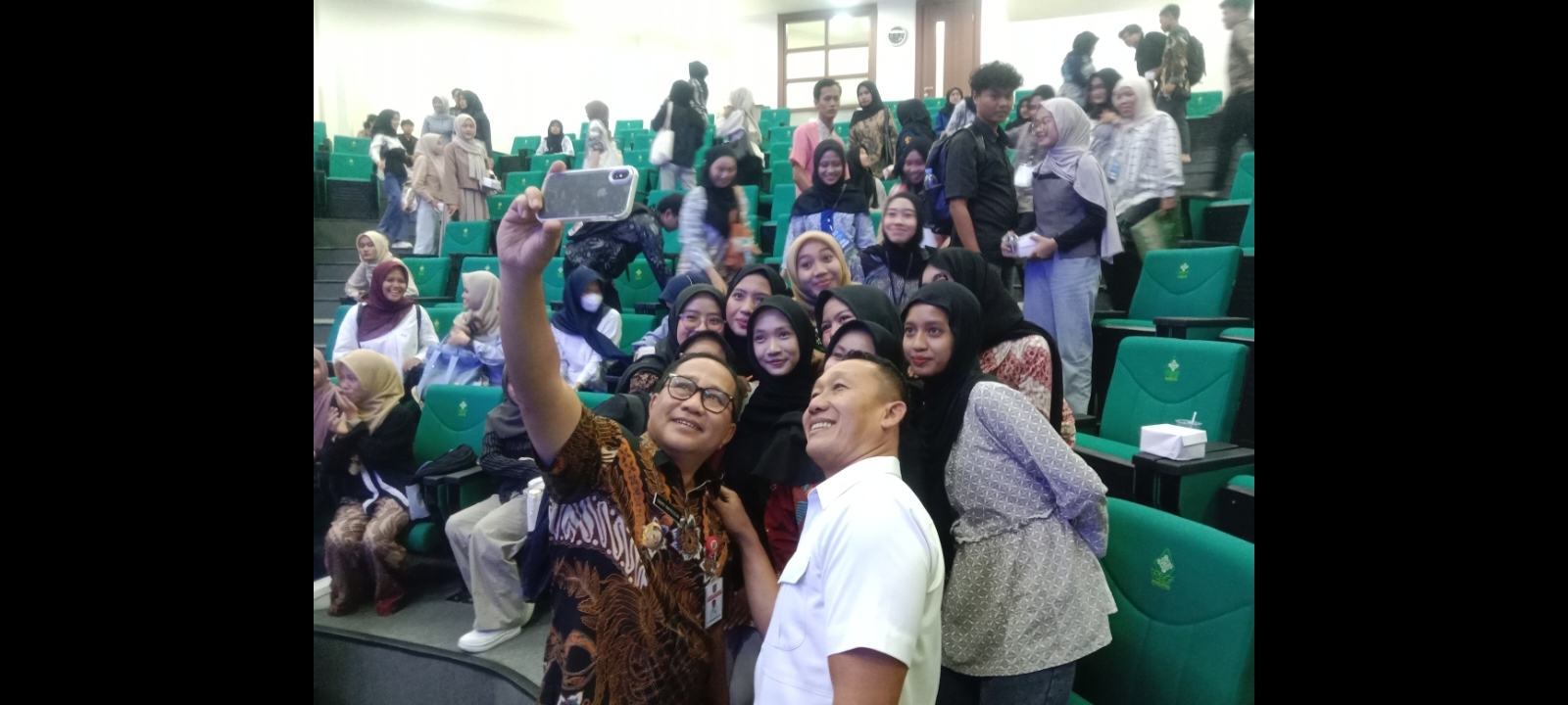 Iswar dan Pilus Hadiri Sekolah Pemuda UIN Walisongo, Dialognya Santai Namun Dinamis