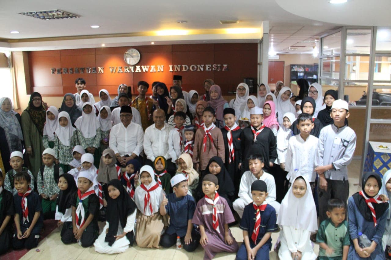 MEMBUKA LEMBAR BARU: Pengurus PWI Pusat Periode 2025-2030 Gelar Tasyakuran Penuh Makna Kembali ke Rumah Lama di Lantai 4 Dewan Pers