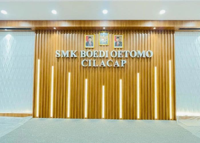 PELUANG KARIR! HIRING ON THE SPOT DI SEMARANG: SMK Boedi Oetomo Cilacap Cari Guru Bahasa Jepang, Siap Langsung Tes dan Wawancara!