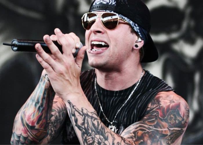 RAJA METAL DENGAN SUARA BARITON: Mengupas Tuntas Profil M Shadows, Frontman Kharismatik Avenged Sevenfold yang Berani Bereksperimen!