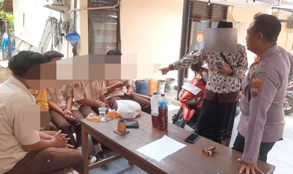 Miris, Lima Pelajar SMK di Pati Diciduk Polisi saat Tenggak Miras Oplosan di Jam Sekolah