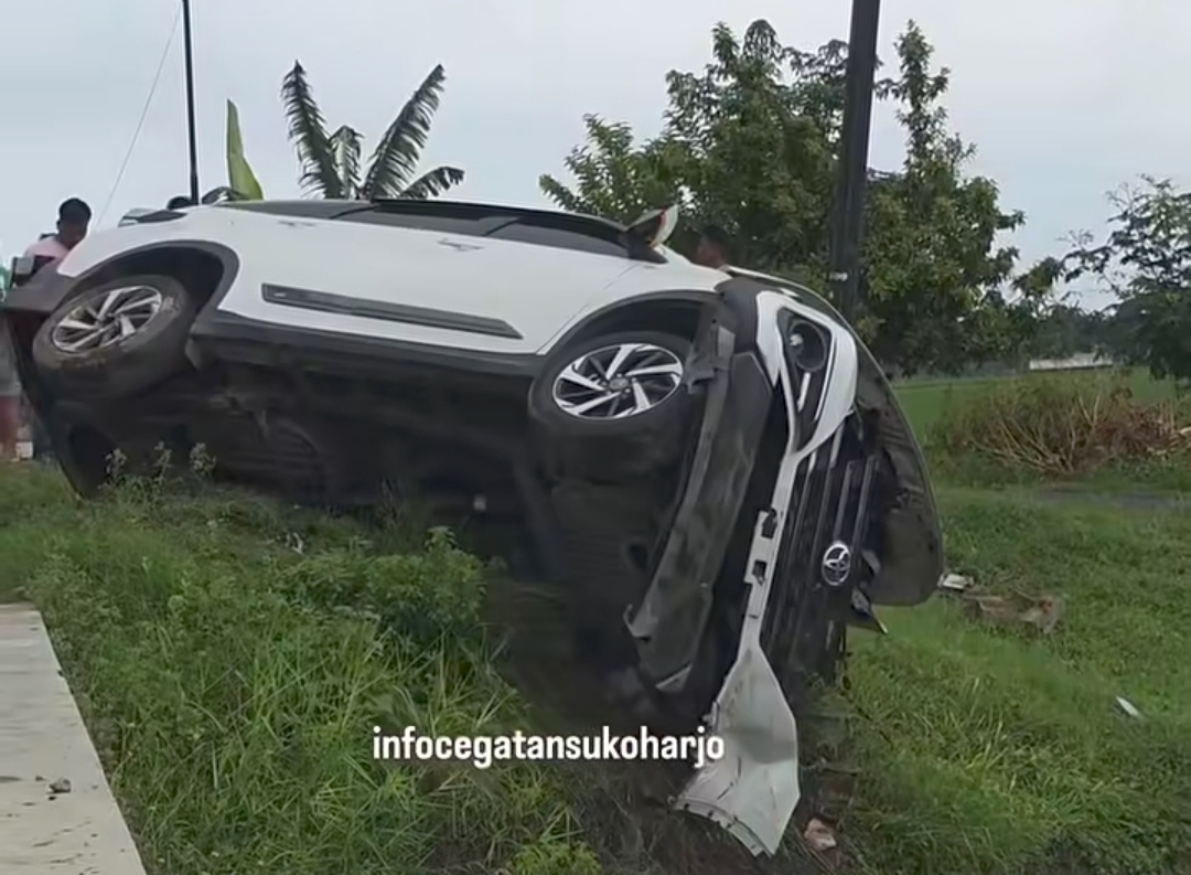 Tabrakan KA Batara Kresna VS Toyota Rush di Sukoharjo, Suami Istri Dilarikan ke Rumah Sakit