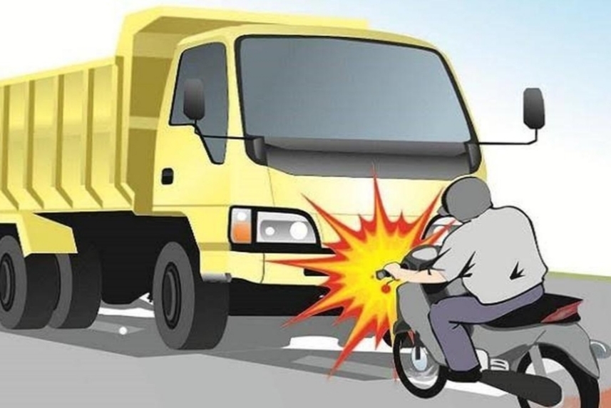 Kecelakaan di Jalan Sudirman Pati: Truk Tabrak Motor Vario, Korban Dilarikan ke Rumah Sakit