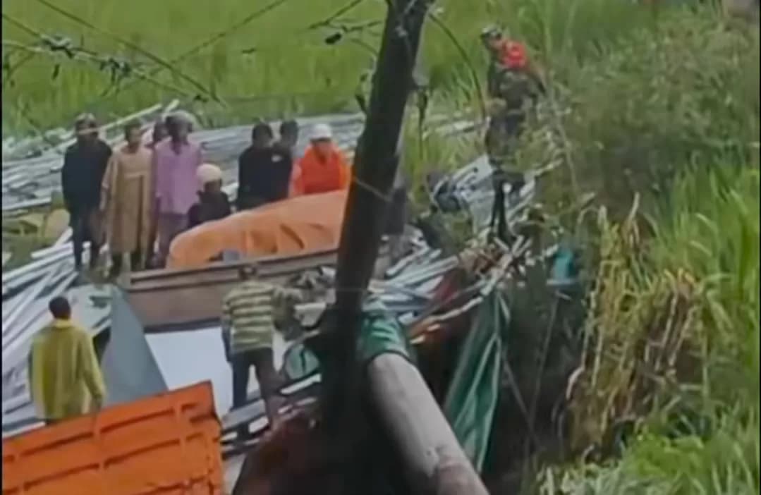 Lagi, Turunan Kertek Wonosobo Makan Korban, Truk Tabrak Mobil dan Motor, Dua Orang Tewas