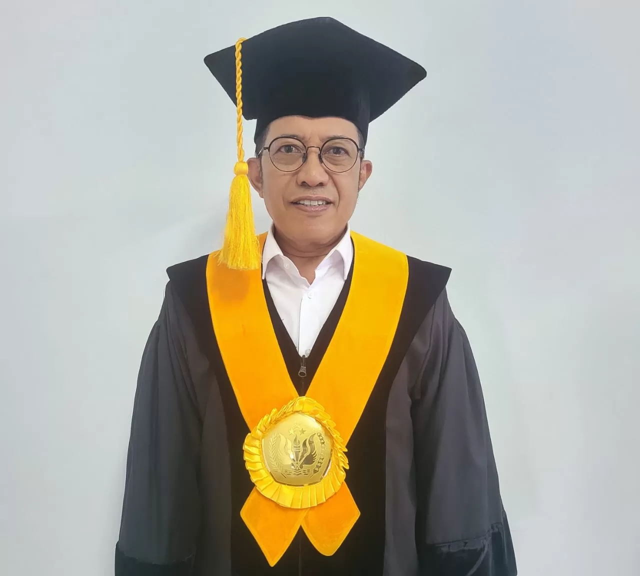 Anak Kampung Jadi Rujukan Nasional: Kisah Widhi Handoko Menjaga Nurani Hukum di Jalur Kenotariatan