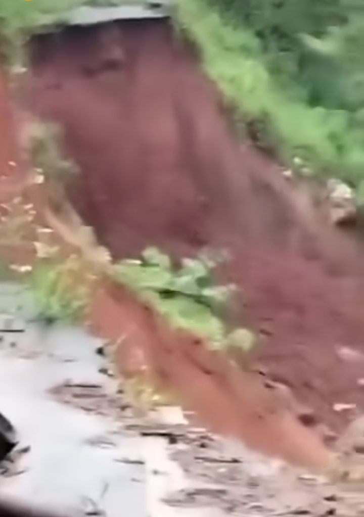 Jalan Penghubung Ungaran–Mranggen Terancam Putus, Longsor Terjadi di Kalongan